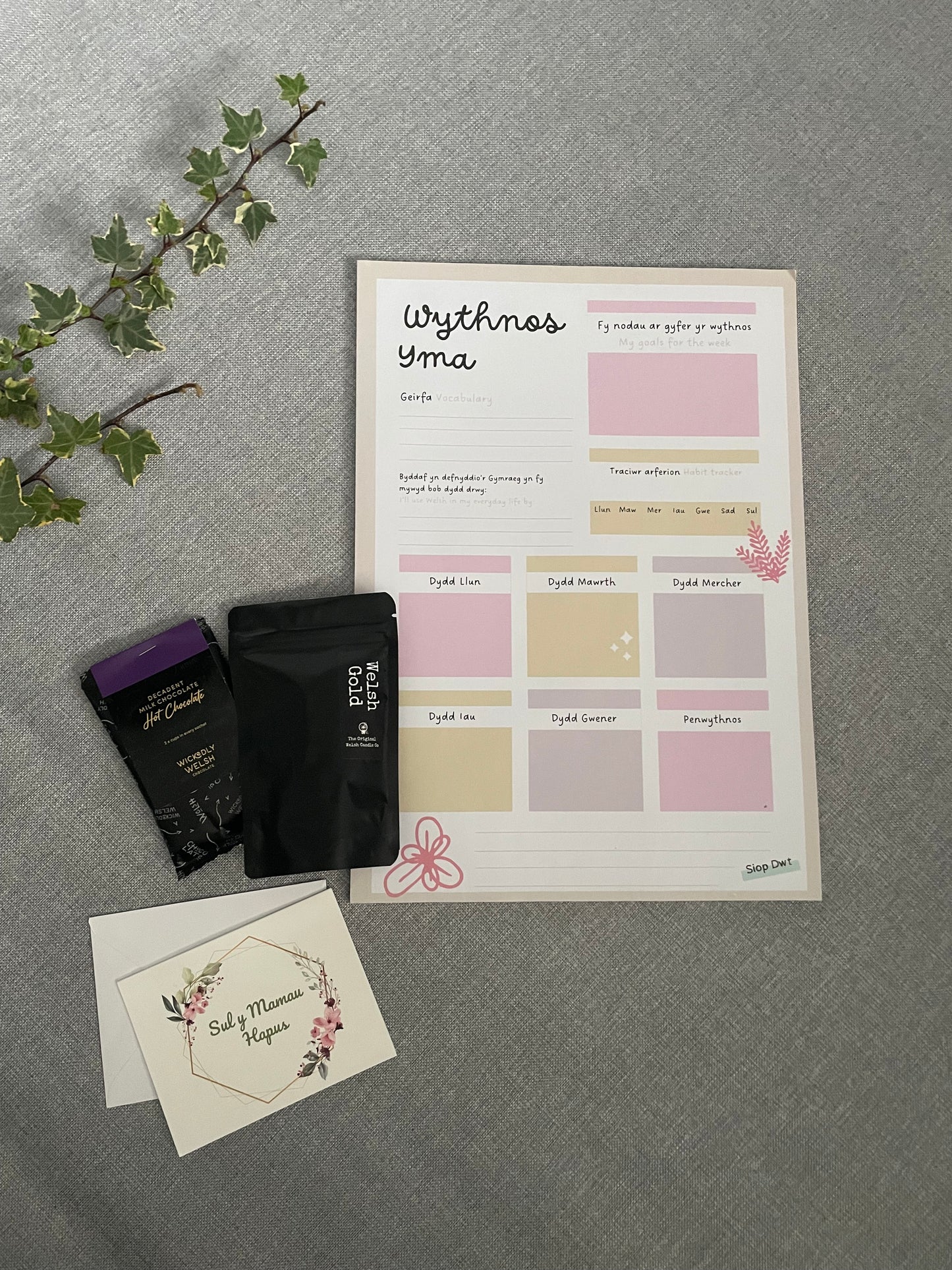 Welsh Mother's Day Gift Pack with A3 Desk Planner and Wax Melts- Sul Y Mamau Hapus