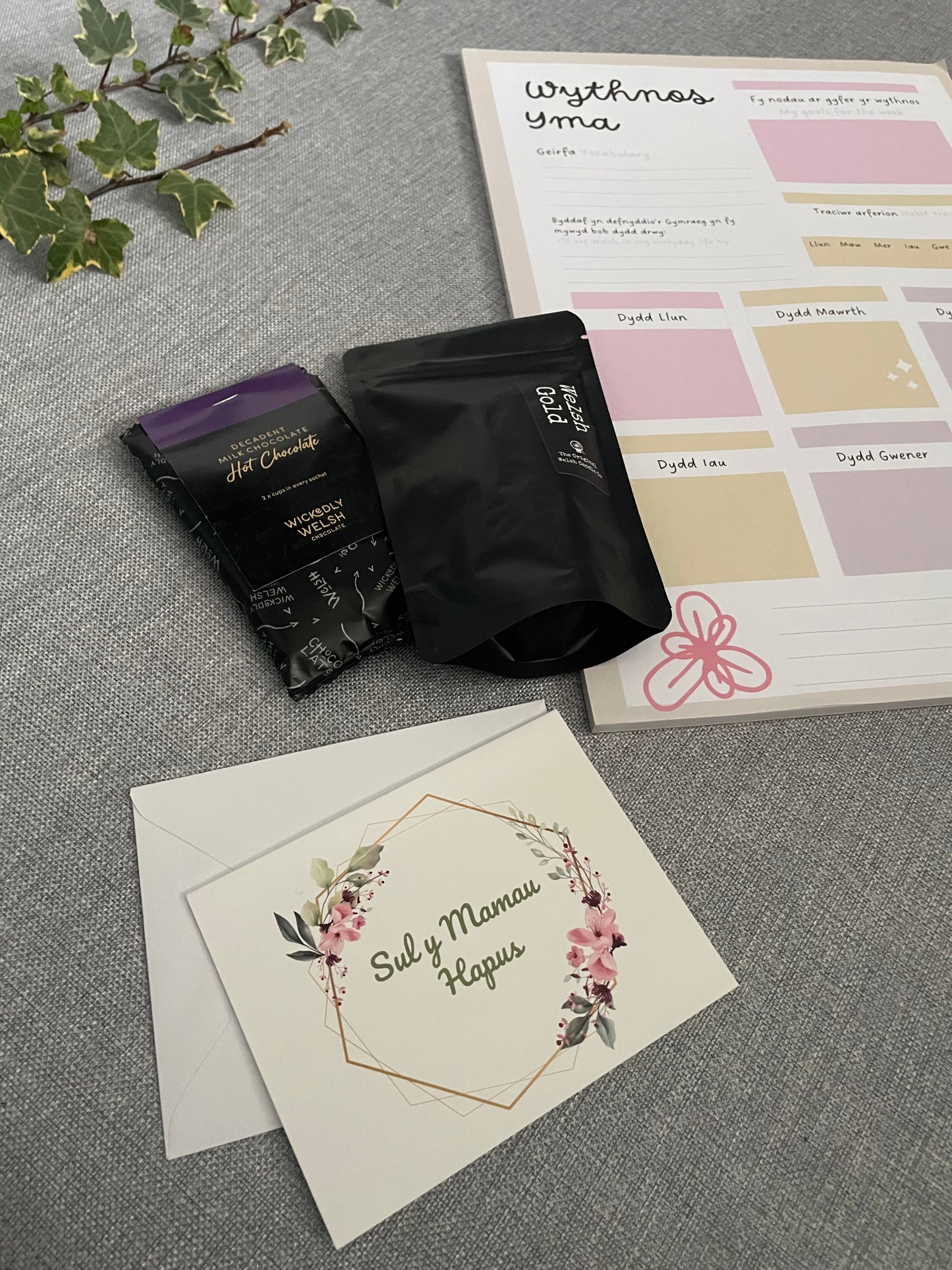 Welsh Mother's Day Gift Pack with A3 Desk Planner and Wax Melts- Sul Y Mamau Hapus
