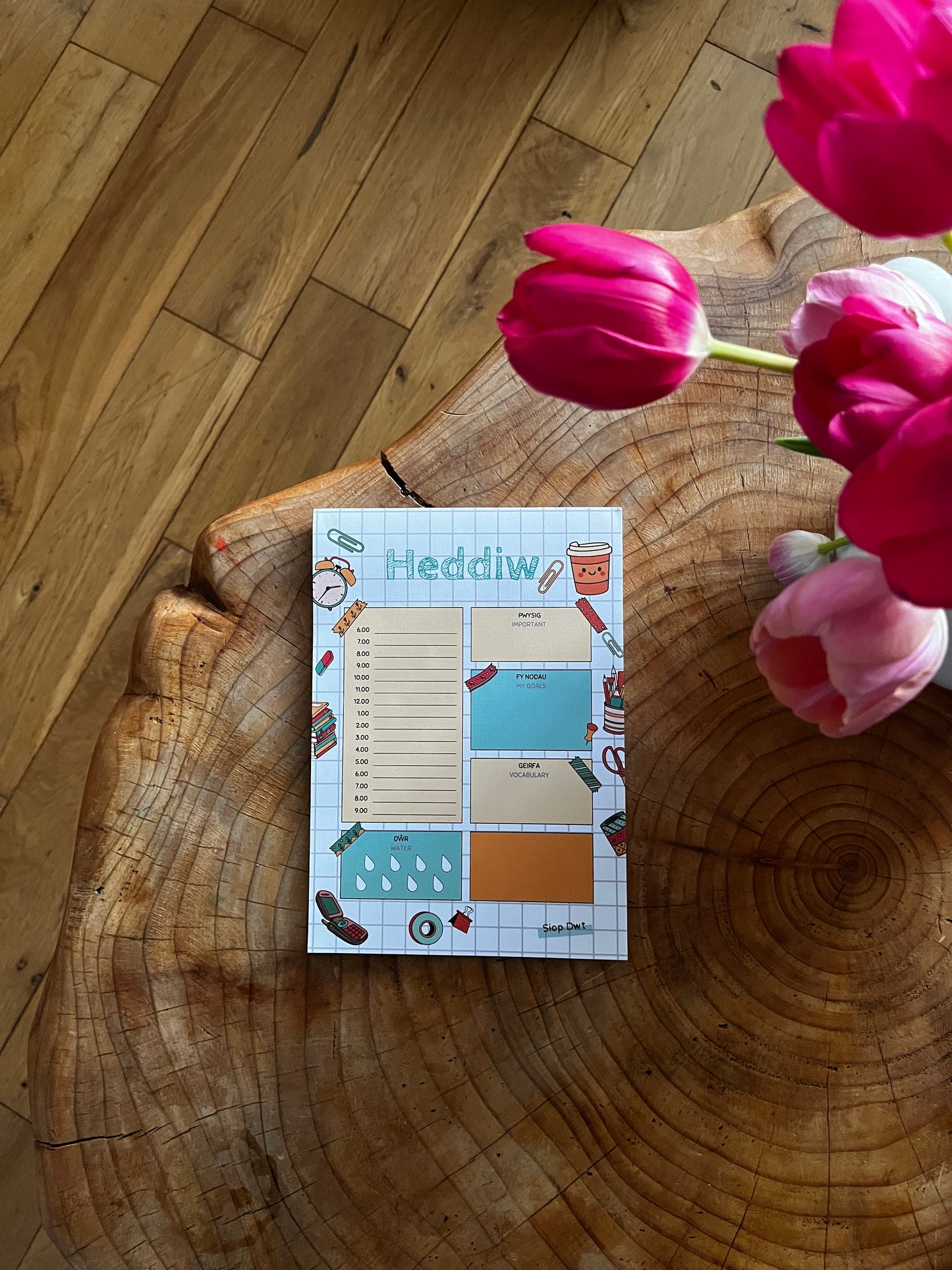 90s style A5 Welsh language desk pad/ weekly planner