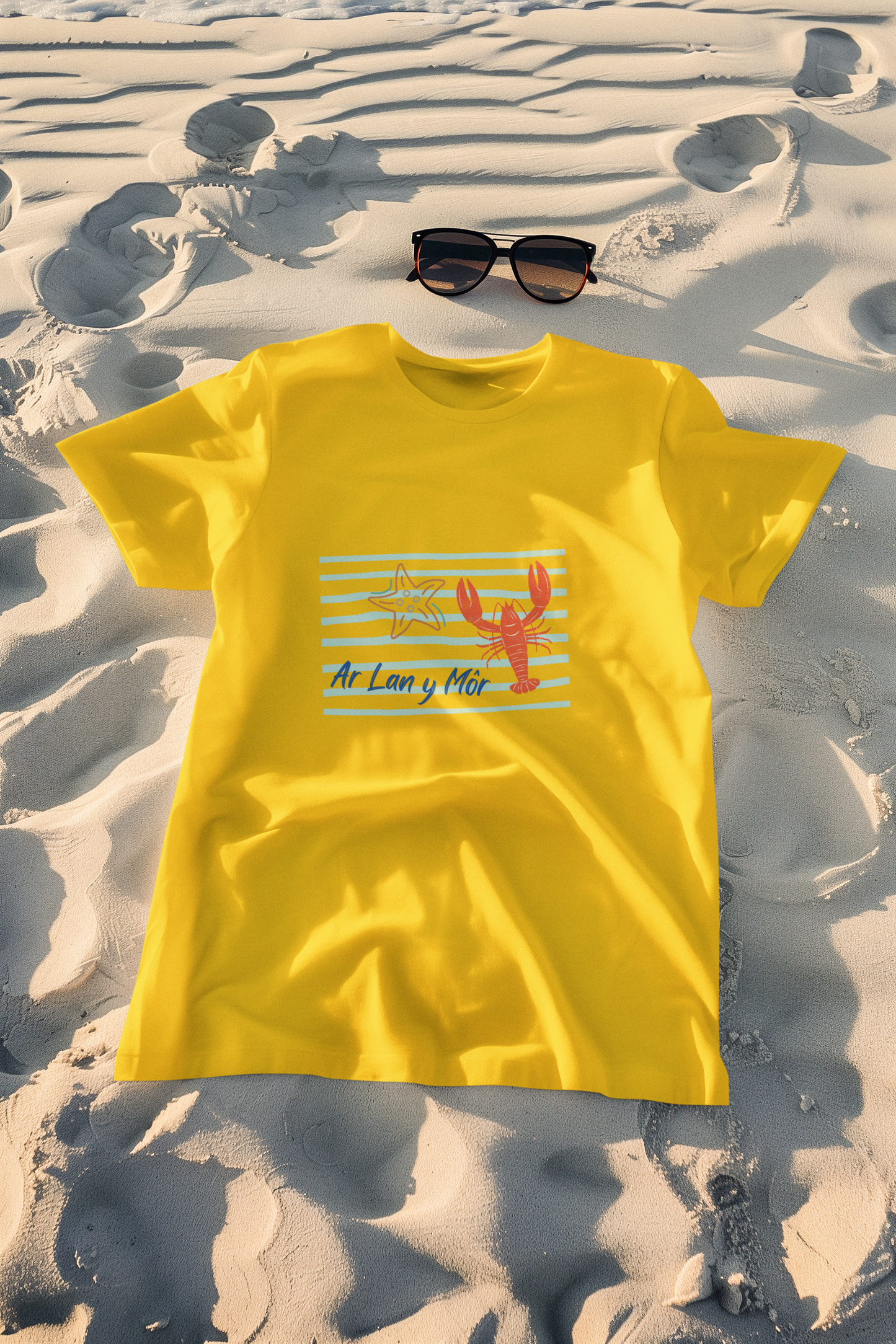 Ar lan y môr (on the seashore) Welsh language T-shirt