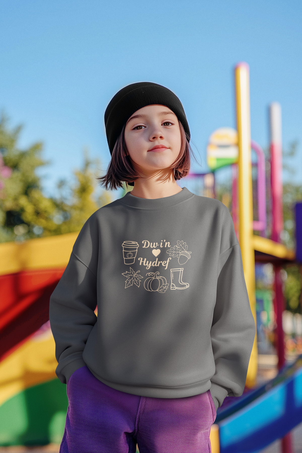Dw i'n caru’r hydref (I love autumn) Welsh language kids sweatshirt
